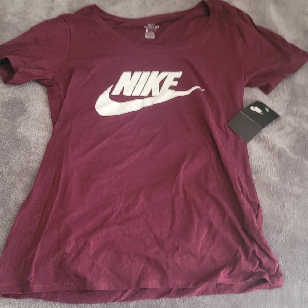 Nike tee (womens fitted)